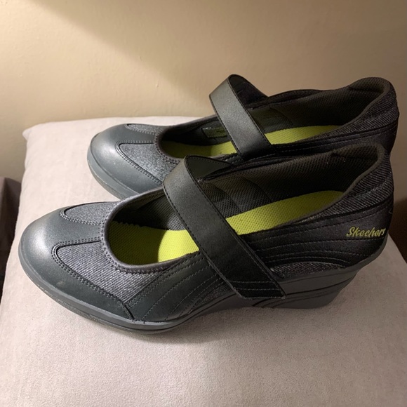 Like new condition Skechers size 8.5 - Picture 3 of 5